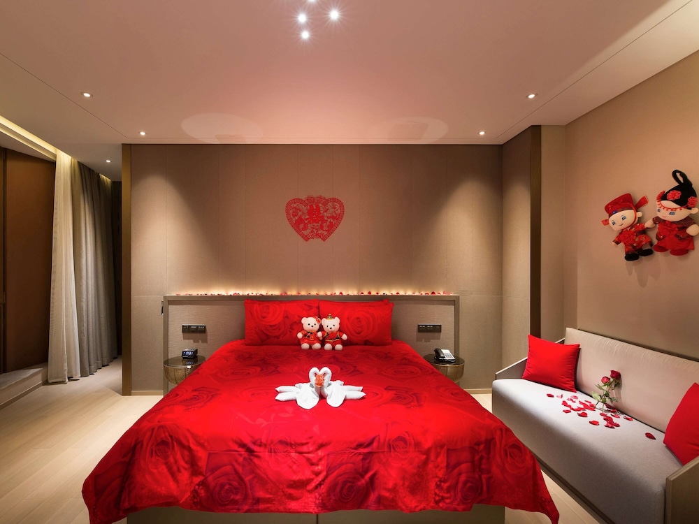 NOVOTEL SHANGHAI CLOVER 24/73