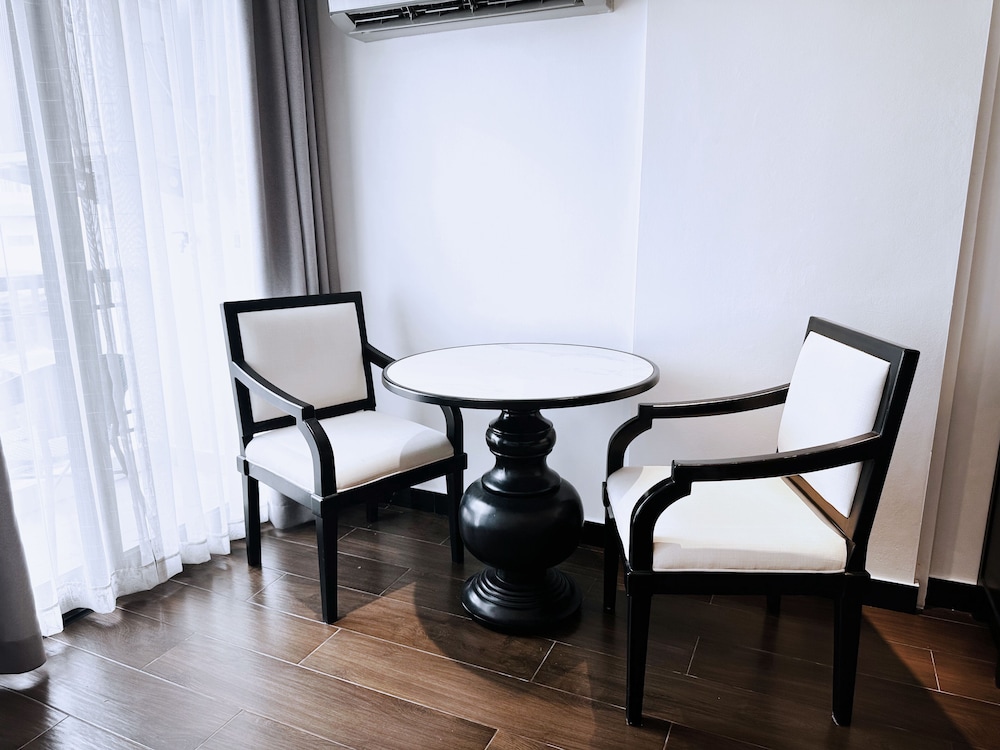 Glory Boutique Suites 30/50