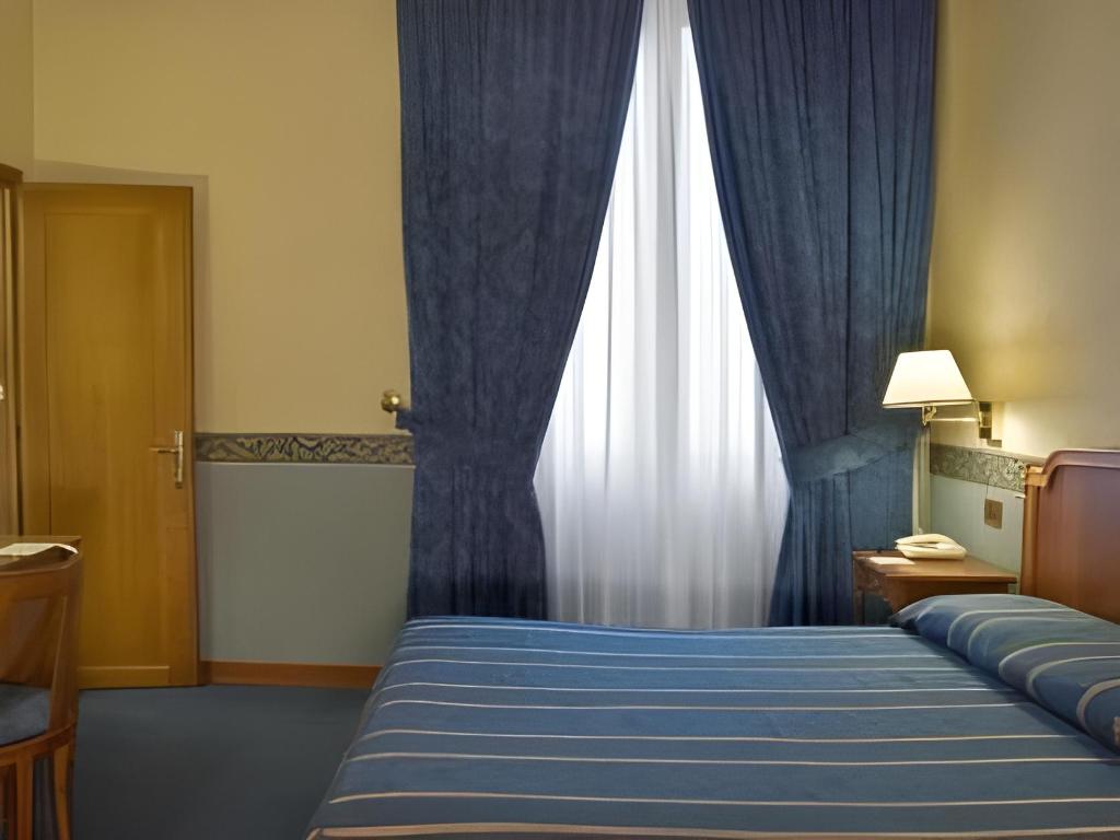 Standard, Single, Queen Bed
