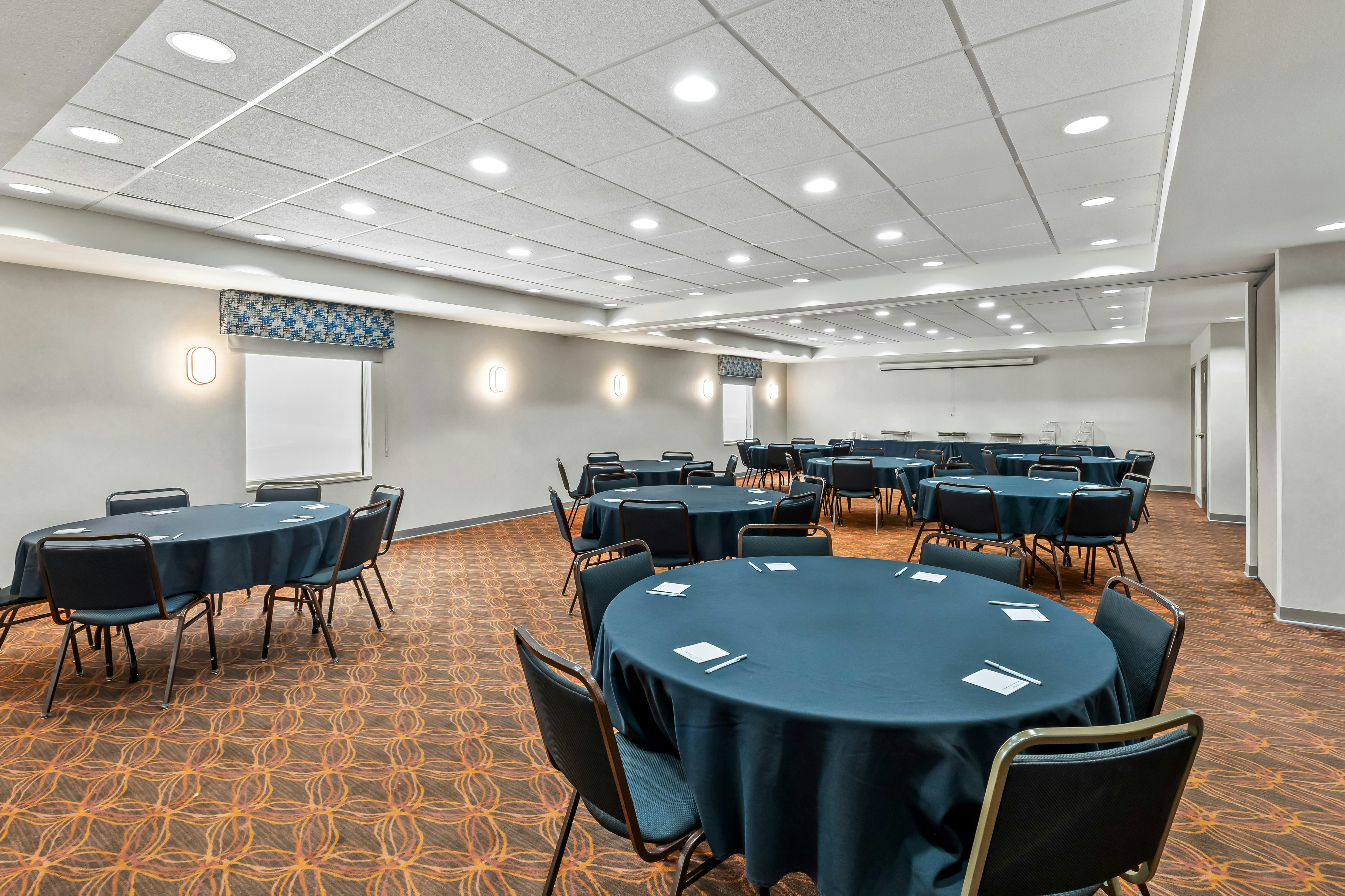 Hampton Inn & Suites Grove City 35/39