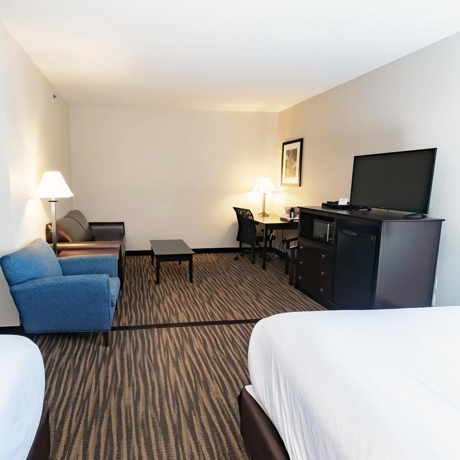 Family Suite, Cobblestone Inn and Suites Maryville 8/10