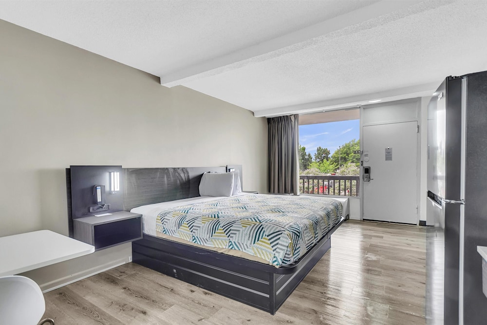 Studio 6 Extended Stay - Summerville, SC - Charleston 6/26