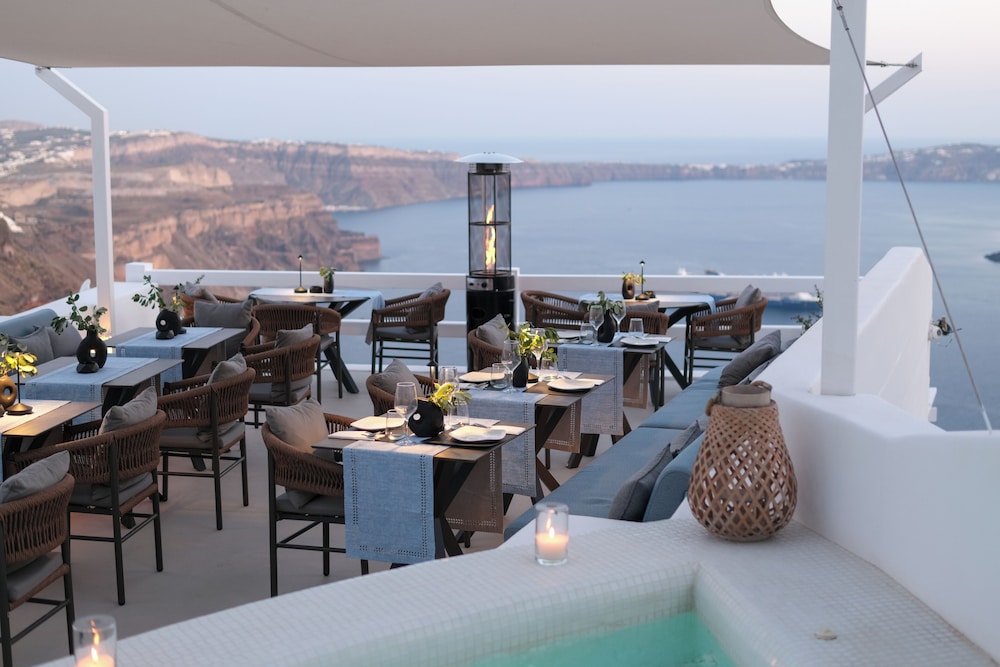 Aqua Luxury Suites 63/75