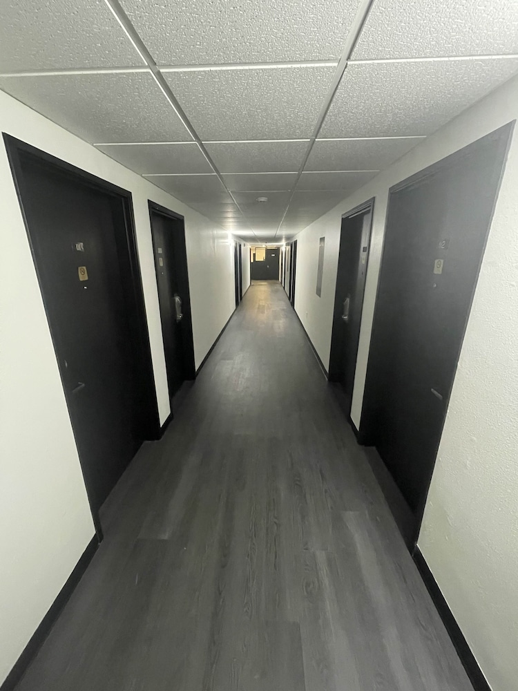 Guest Lodge 63/70