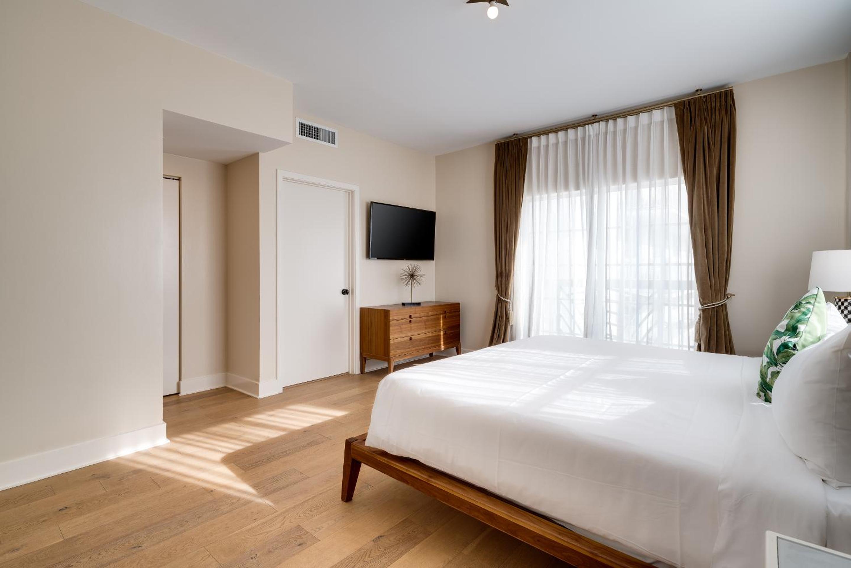 1 Bedroom, Grand, Suite, King Bed, Balcony