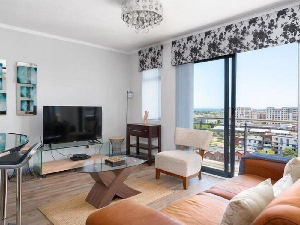 Century City Boutique Apartments 23/50