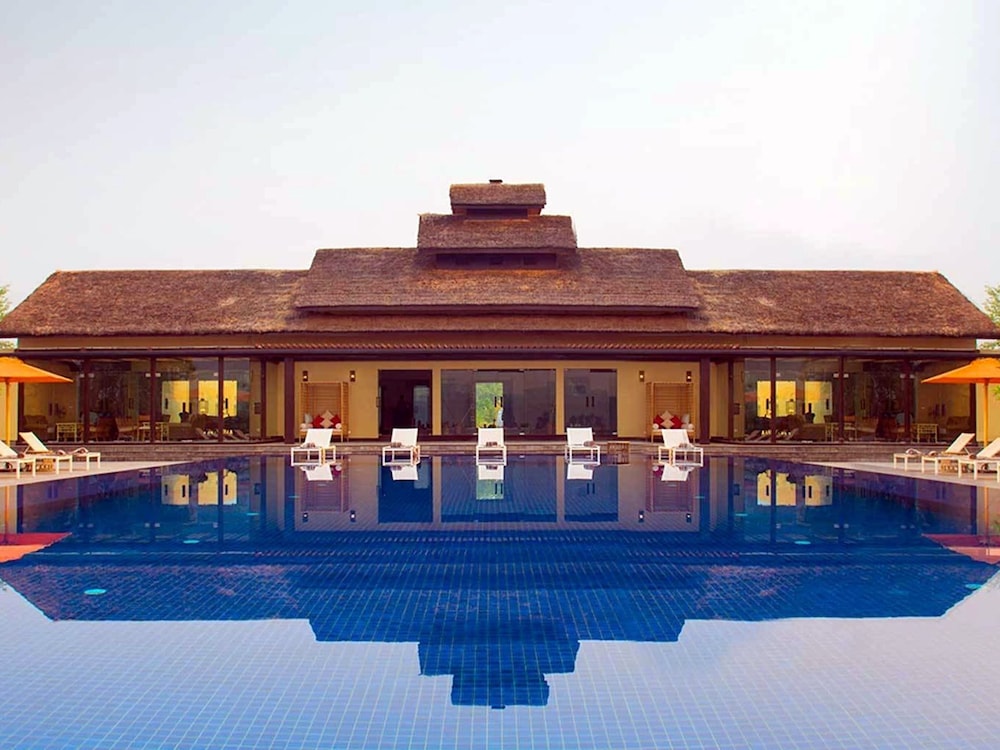 Meghauli Serai A Taj Safari Lodge in MEGHAULI