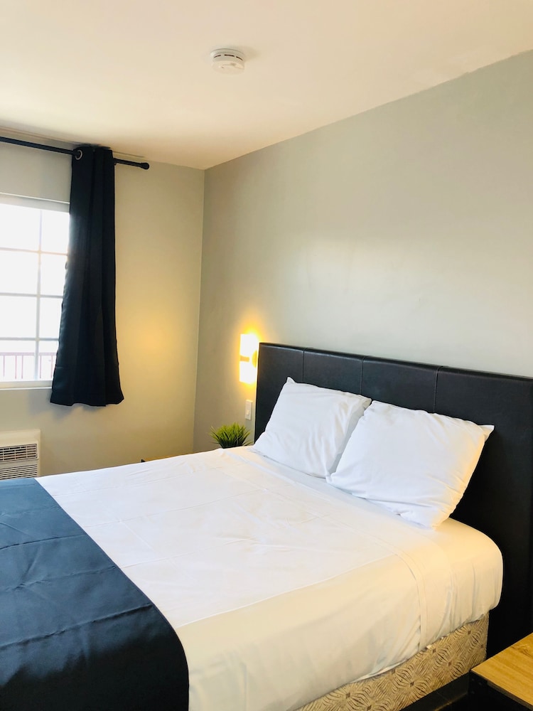 Villa Serena Motel El Cajon 10/50