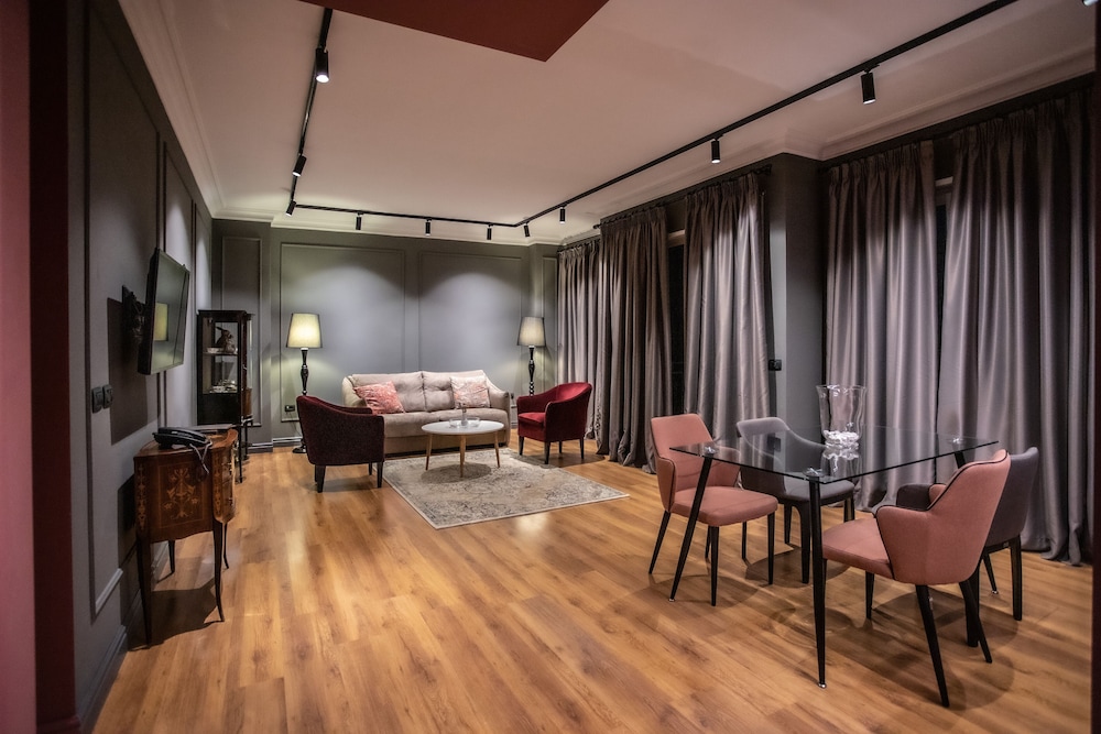 Mondial Hotel Tirana 40/70