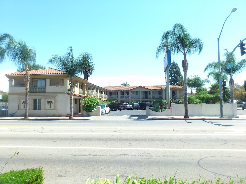 Santa Ana Travel Inn 4/40