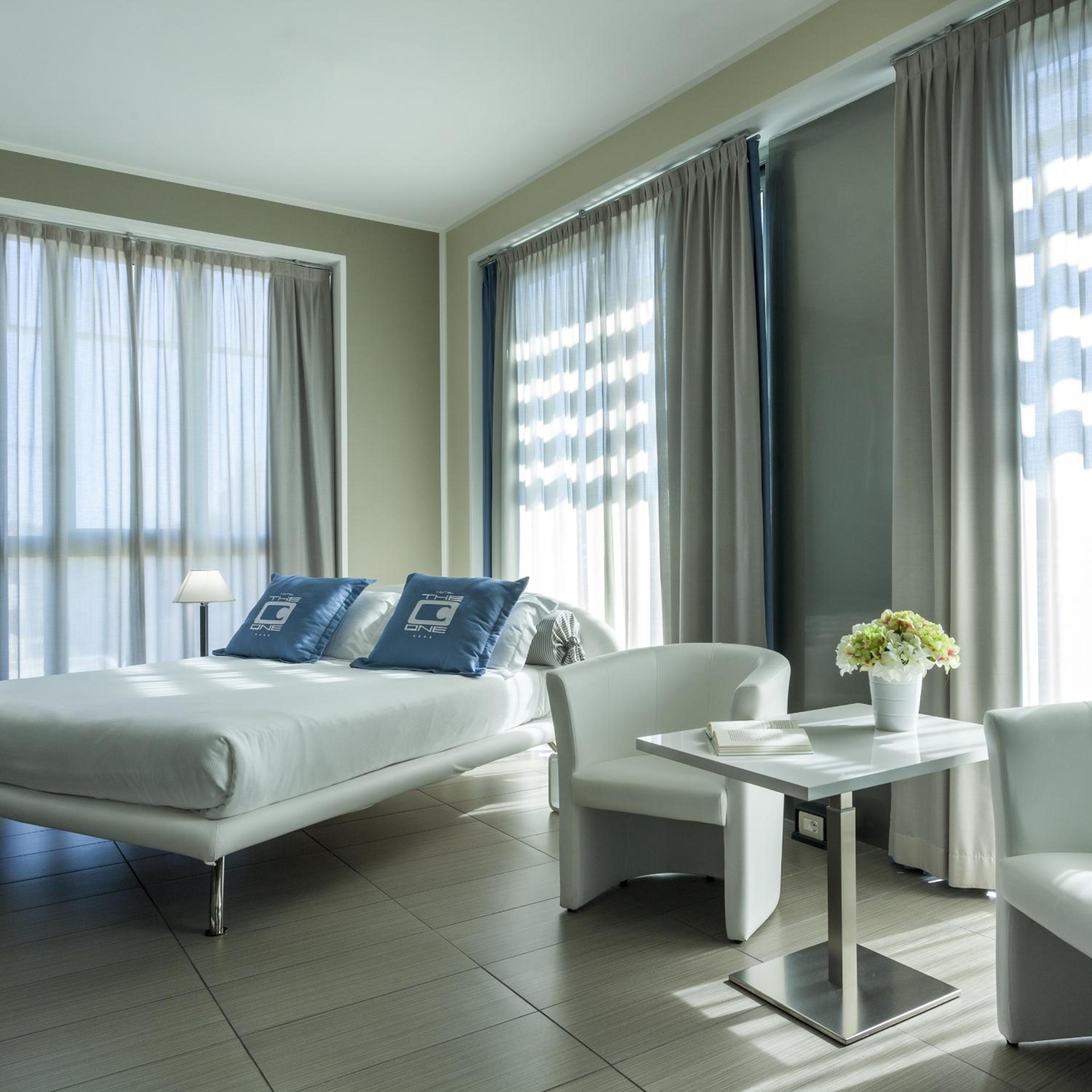 SUITE, BALCONY