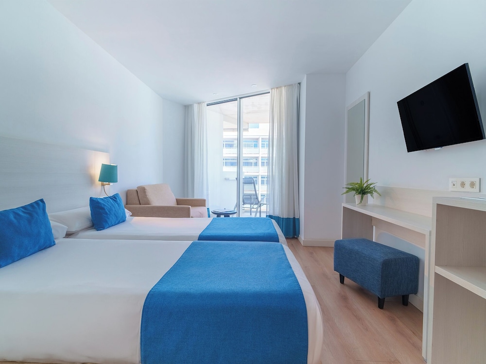 PREMIUM, DOUBLE BED, PARTIAL SEA VIEW