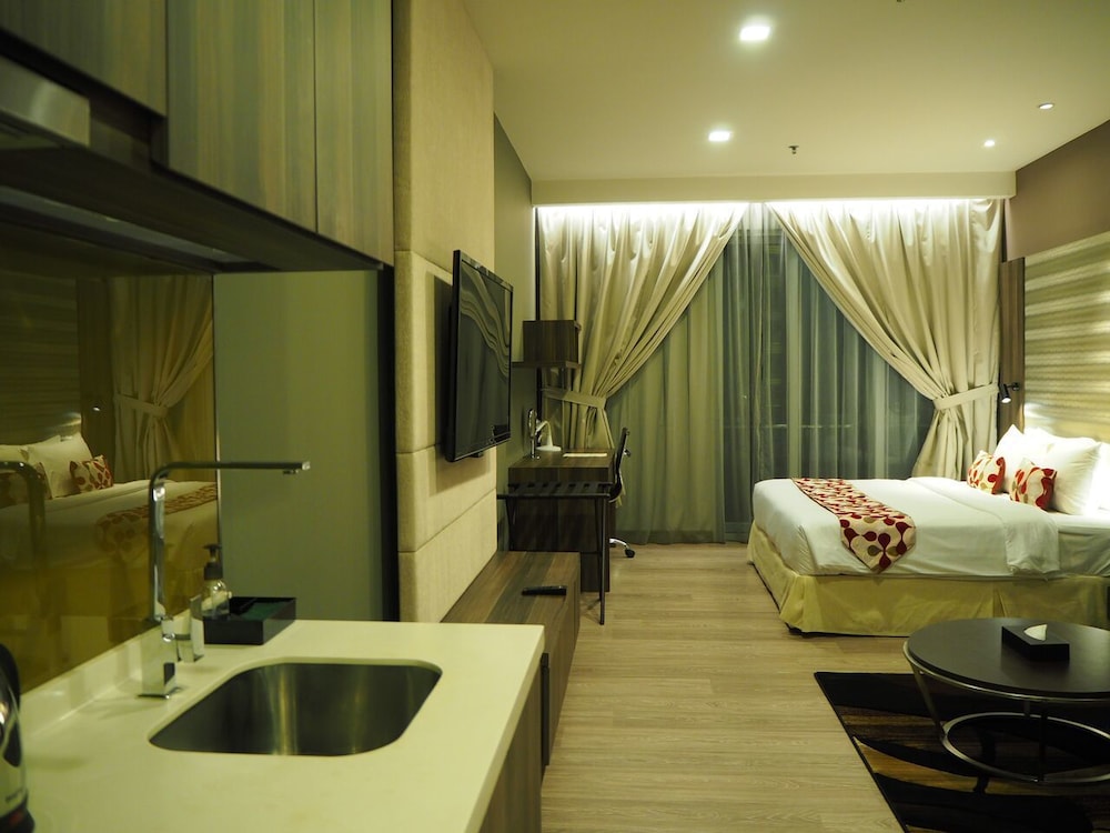 Ramada Suites by Wyndham Kuala Lumpur City Centre 32/64
