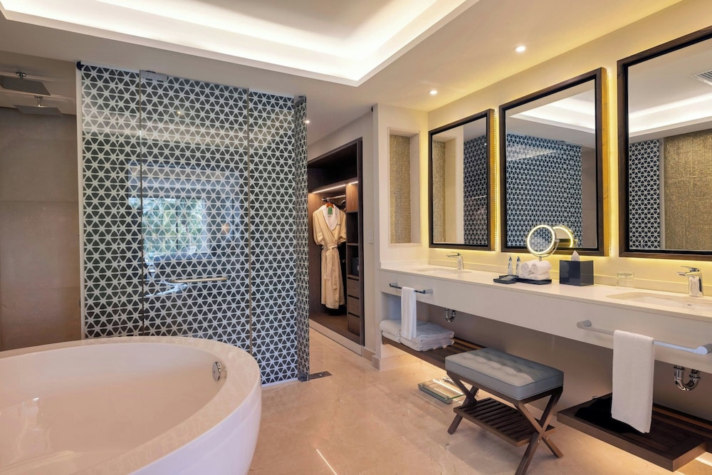 3 Bedrooms, Diamond Club, Chairman, Luxury, Suite, King Bed, 4 Queen Beds, Ocean Front, 2 Sofa، Royalton Grenada, an Autograph Collection All-Inclusive Resort 7/7