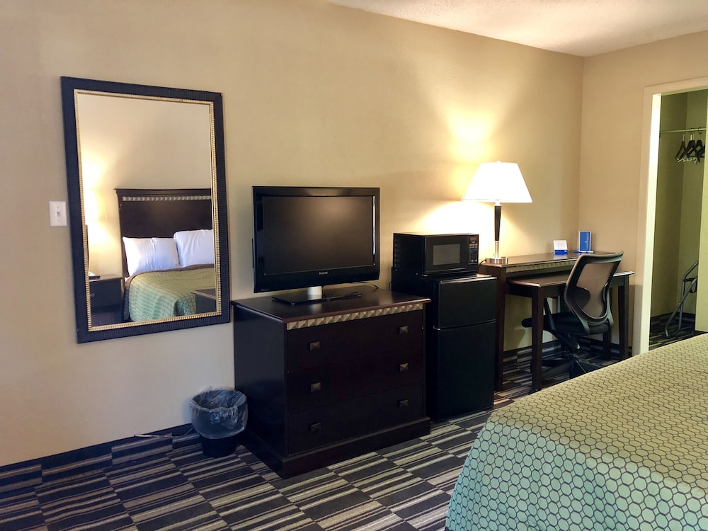 Travel Inn Bristol Near State Street (ex Rodeway Inn) 23/24
