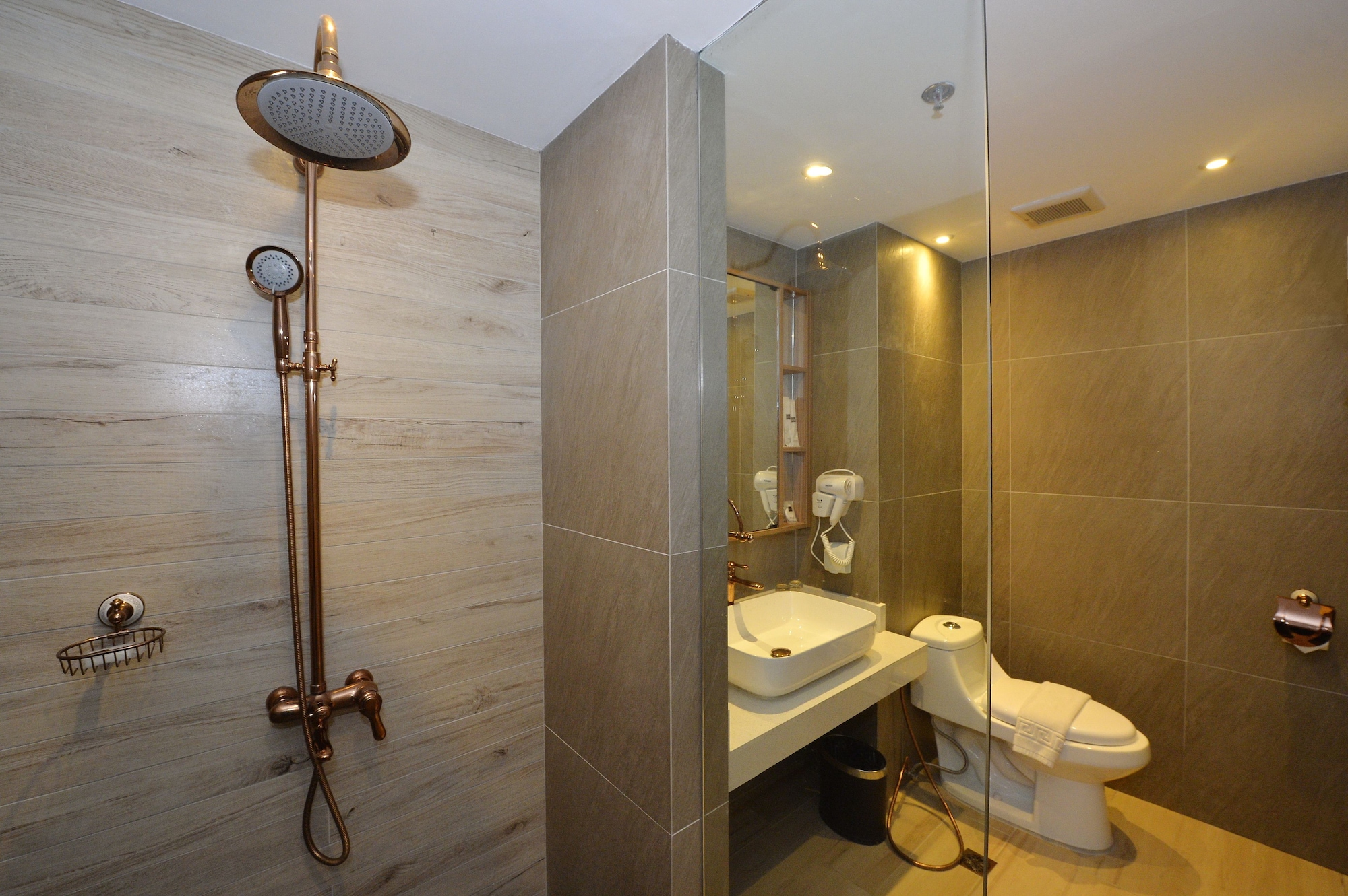 Jasmine, Loft, 1 Queen and 2 Double Beds، The Orchard Hotel Baguio 8/9