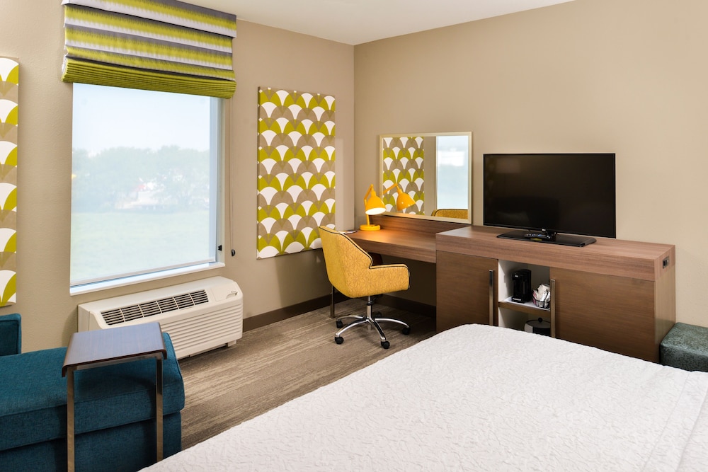 HAMPTON INN BY HILTON OMAHA AIRPORT, IA 16/27