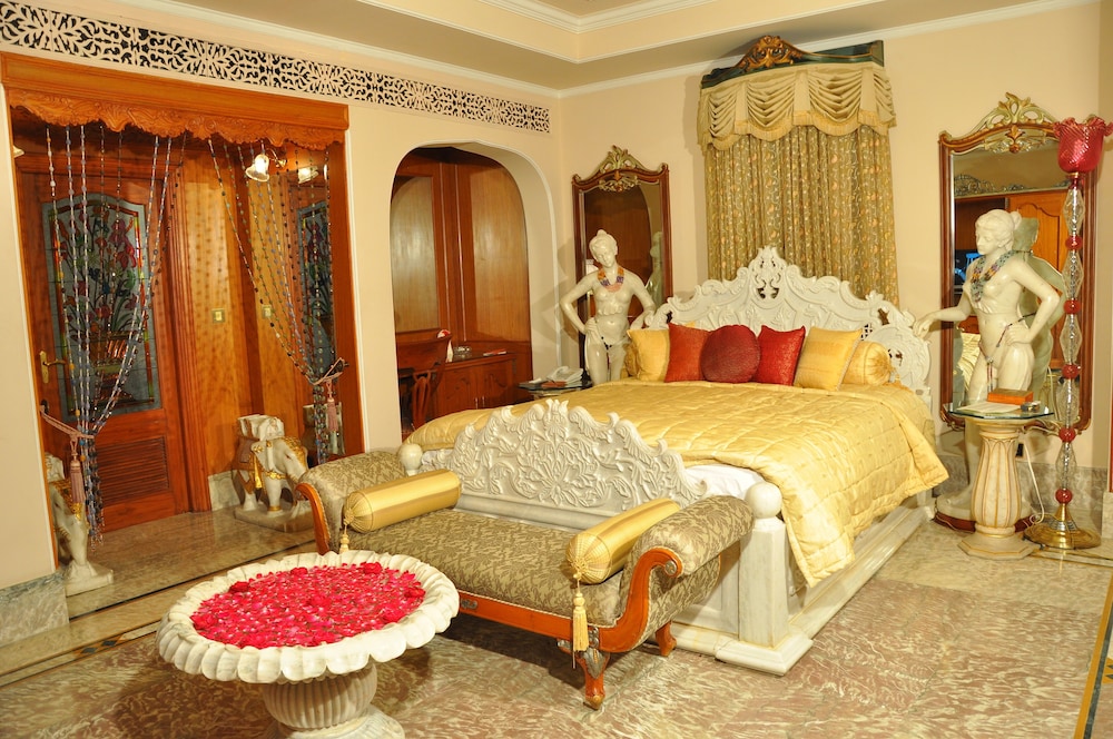 MAHARAJA, SUITE