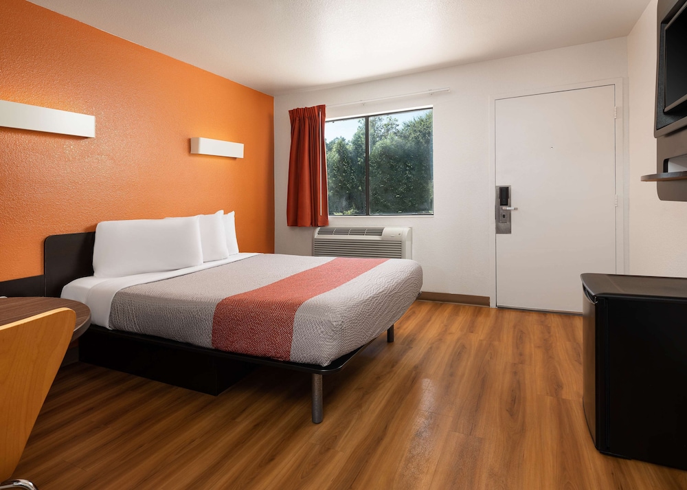 Motel6 Temecula, CA - Historic Old Town 35/62