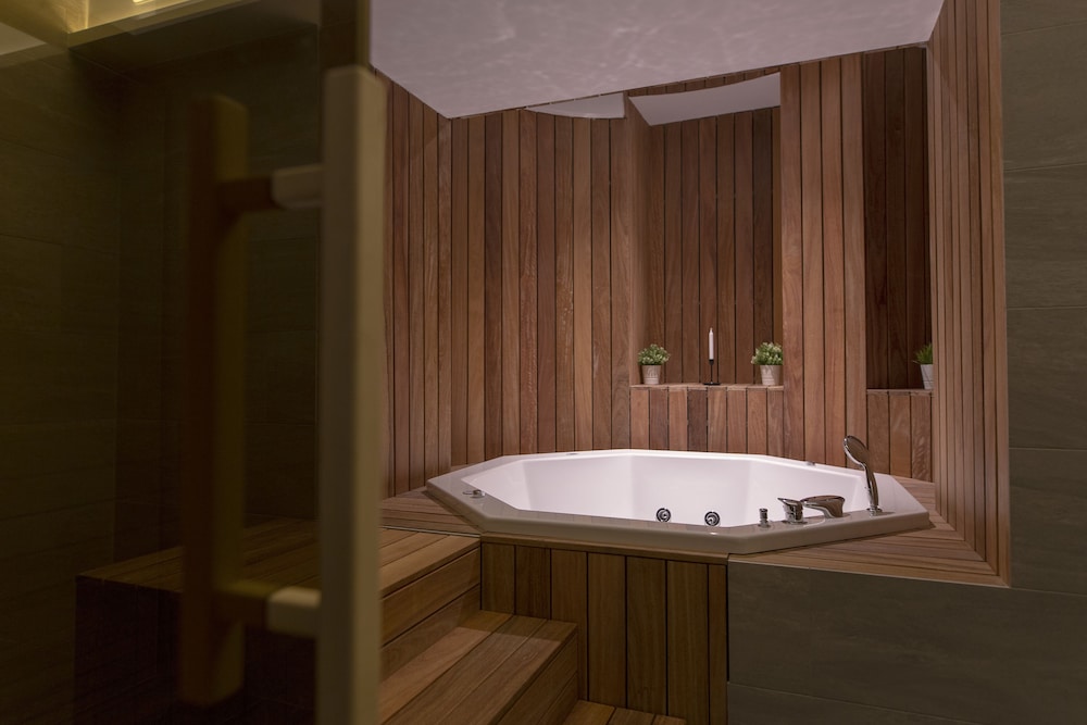 Public House Hotel 48/50