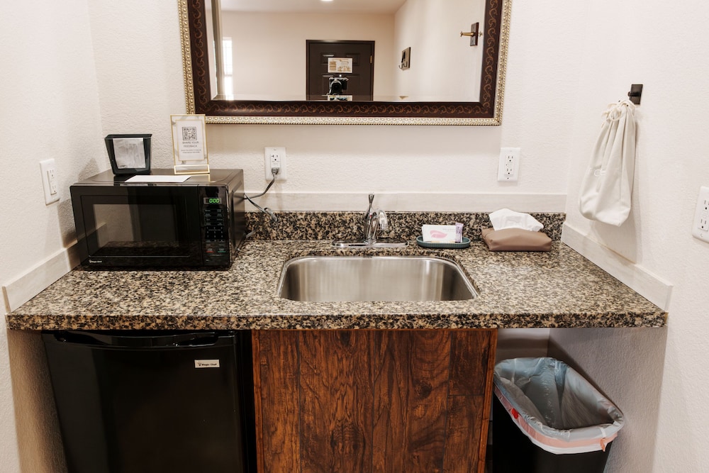 Price Pointe Inn 42/42