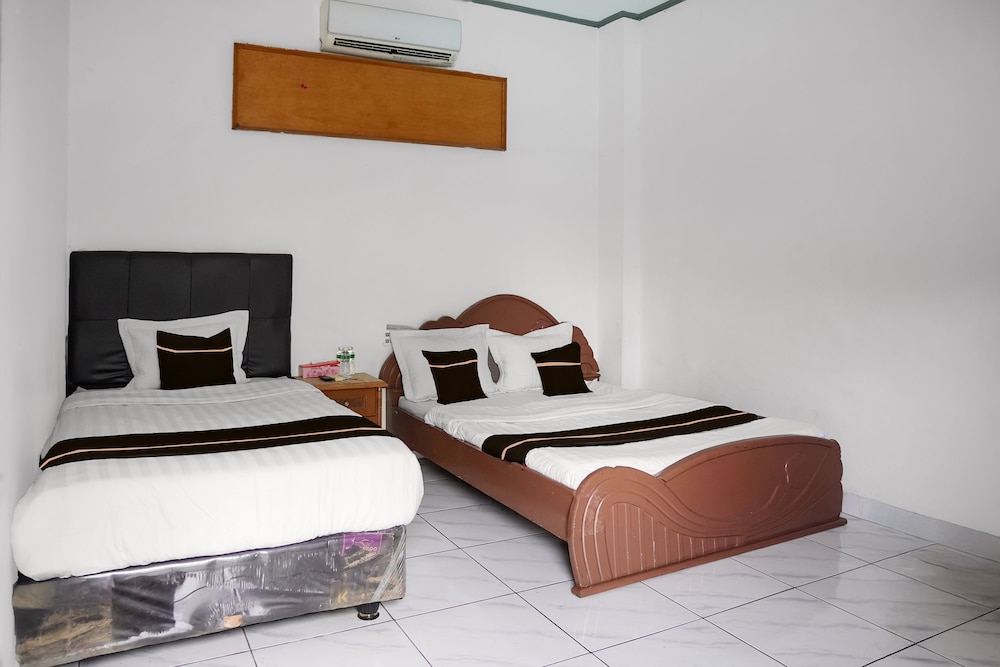 Collection O near Universitas Negeri Padang formerly Hotel Amra 22/49