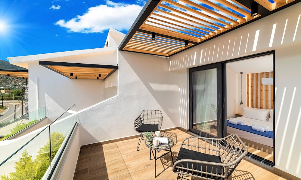 Aelia Suites 36/63