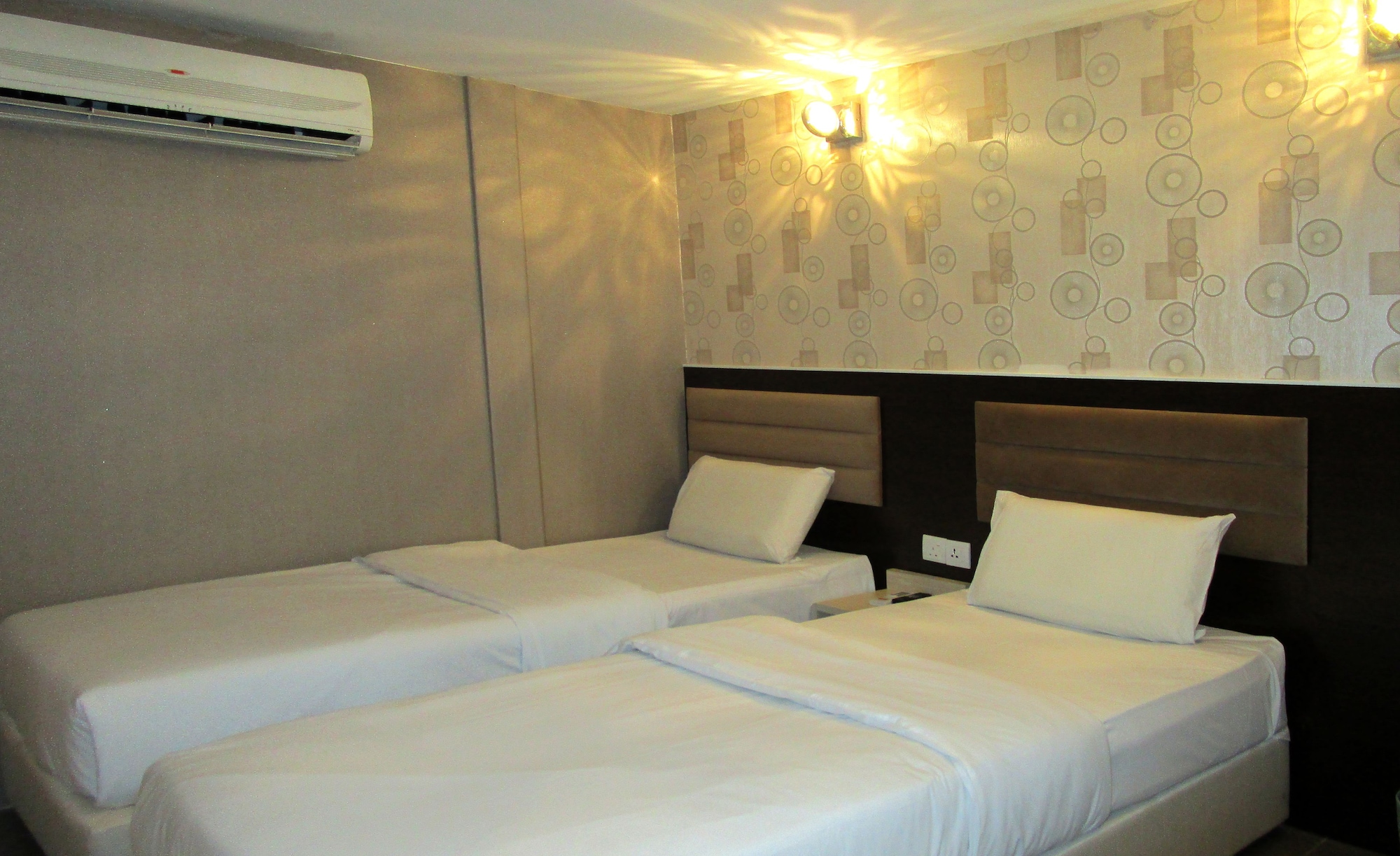 SUPERIOR, TWIN BEDS