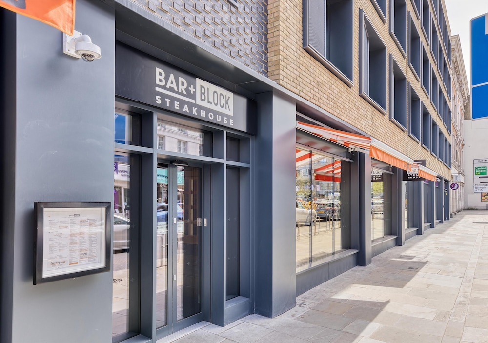 Premier Inn London Hammersmith (Shepherds Bush Road) 43/47
