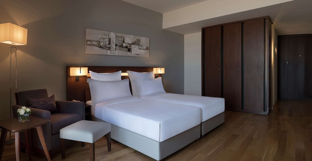 غرفة ديلوكس بسريرين منفصلين، Hilton Beirut Downtown 4/9