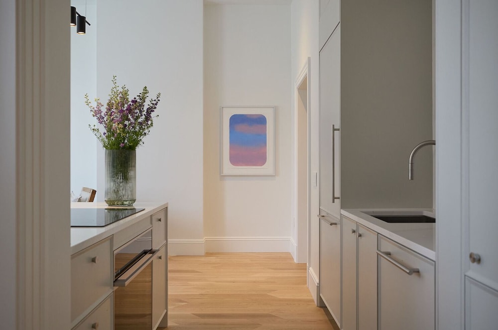 The Docent's Collection at 178 Middle Street 28/37
