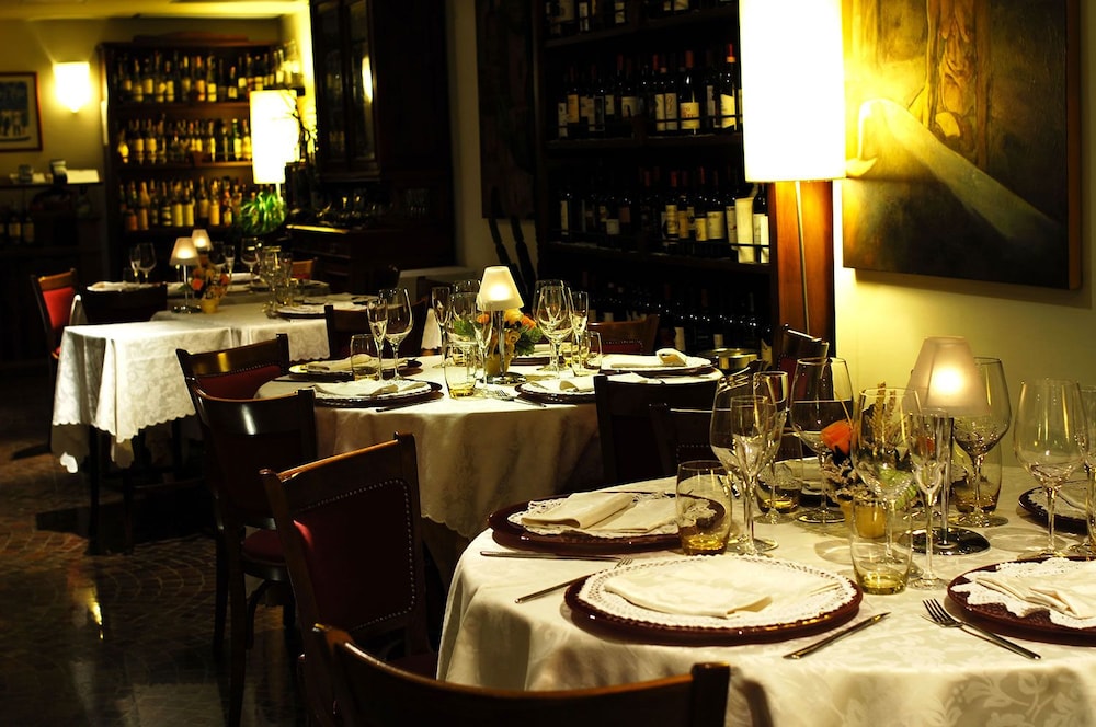 Ferrara Hotel 55/66