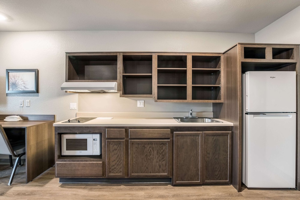 WoodSpring Suites Colton 32/40