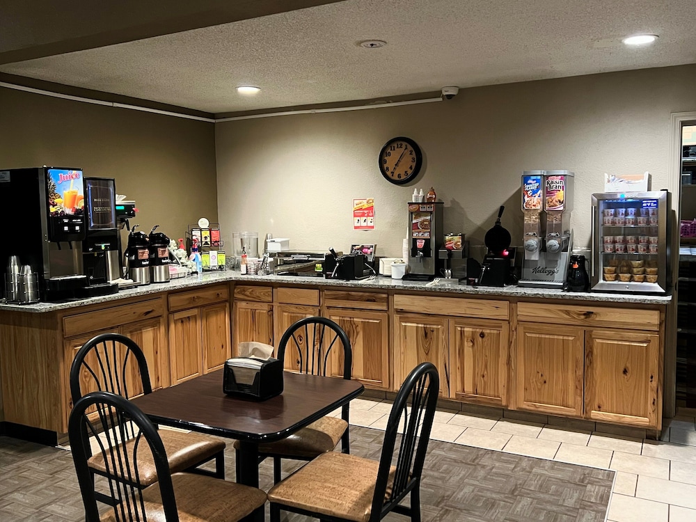 Super 8 By Wyndham Boise 26/29