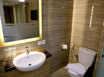 Nano, Deluxe، Grand Citihub Hotel at Panakkukang 4/4