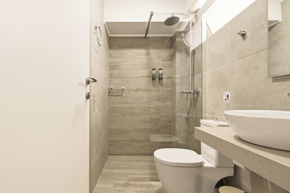 Irida Hotel 48/48