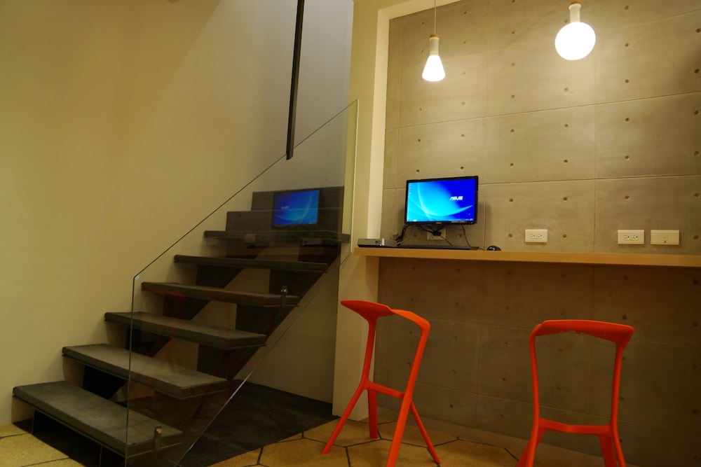 Colormix Hotel Hostel 42/47
