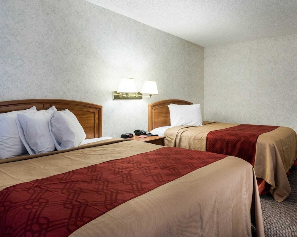 Econo Lodge Inn & Suites Canandaigua - Fingers Lake Area 17/37
