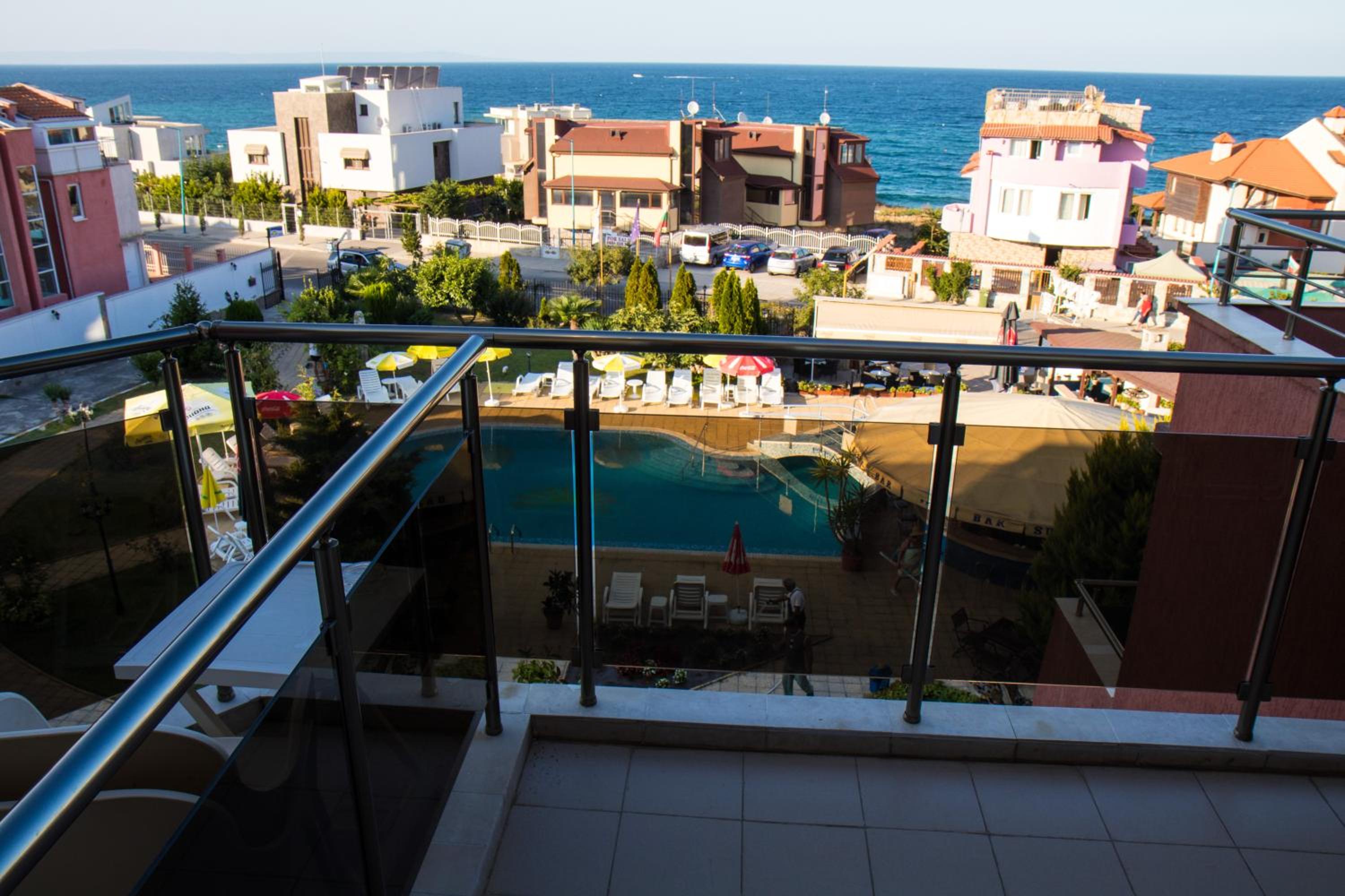 Hotel Sunny. 6/55