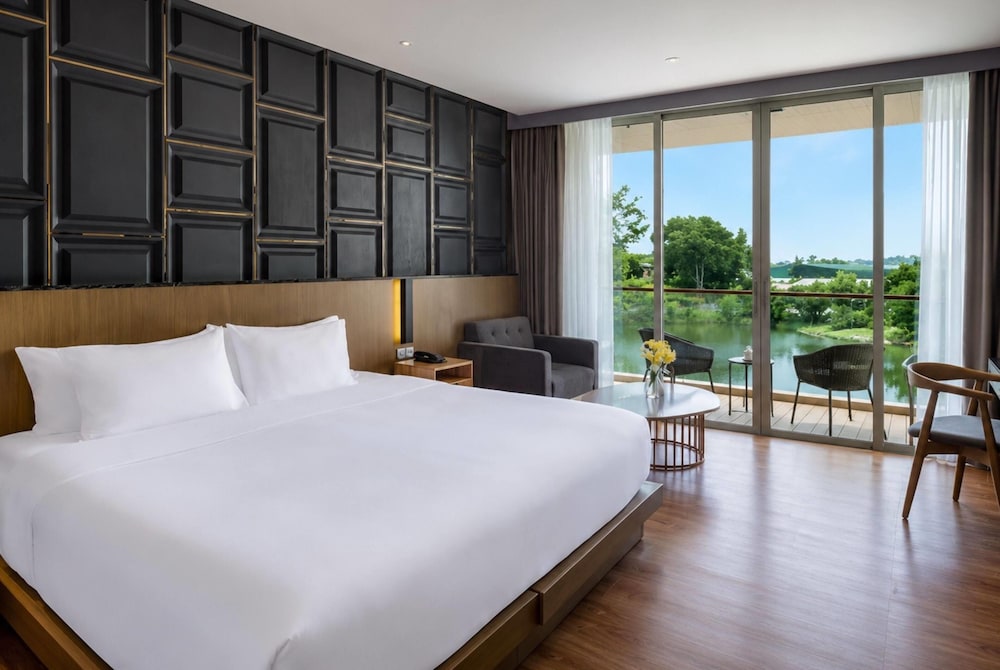 Wyndham Grand Nai Harn Beach Phuket 12/50