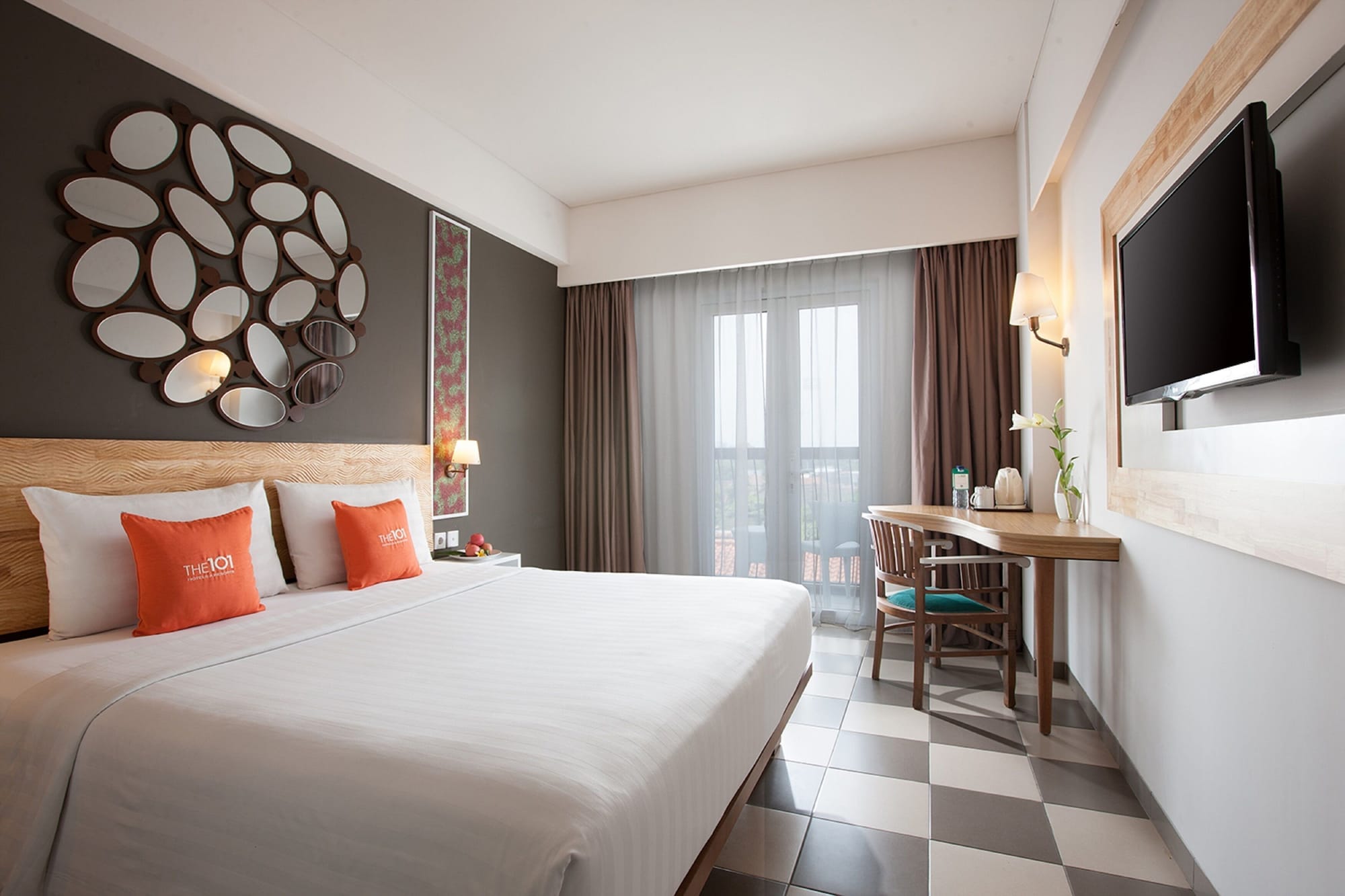 SUPERIOR, DOUBLE OR TWIN BED, CITY VIEW, BALCONY