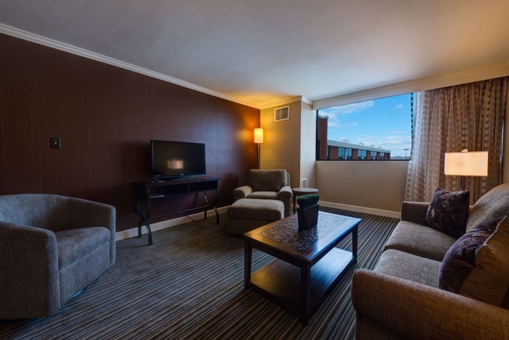DoubleTree by Hilton Akron Fairlawn 29/50
