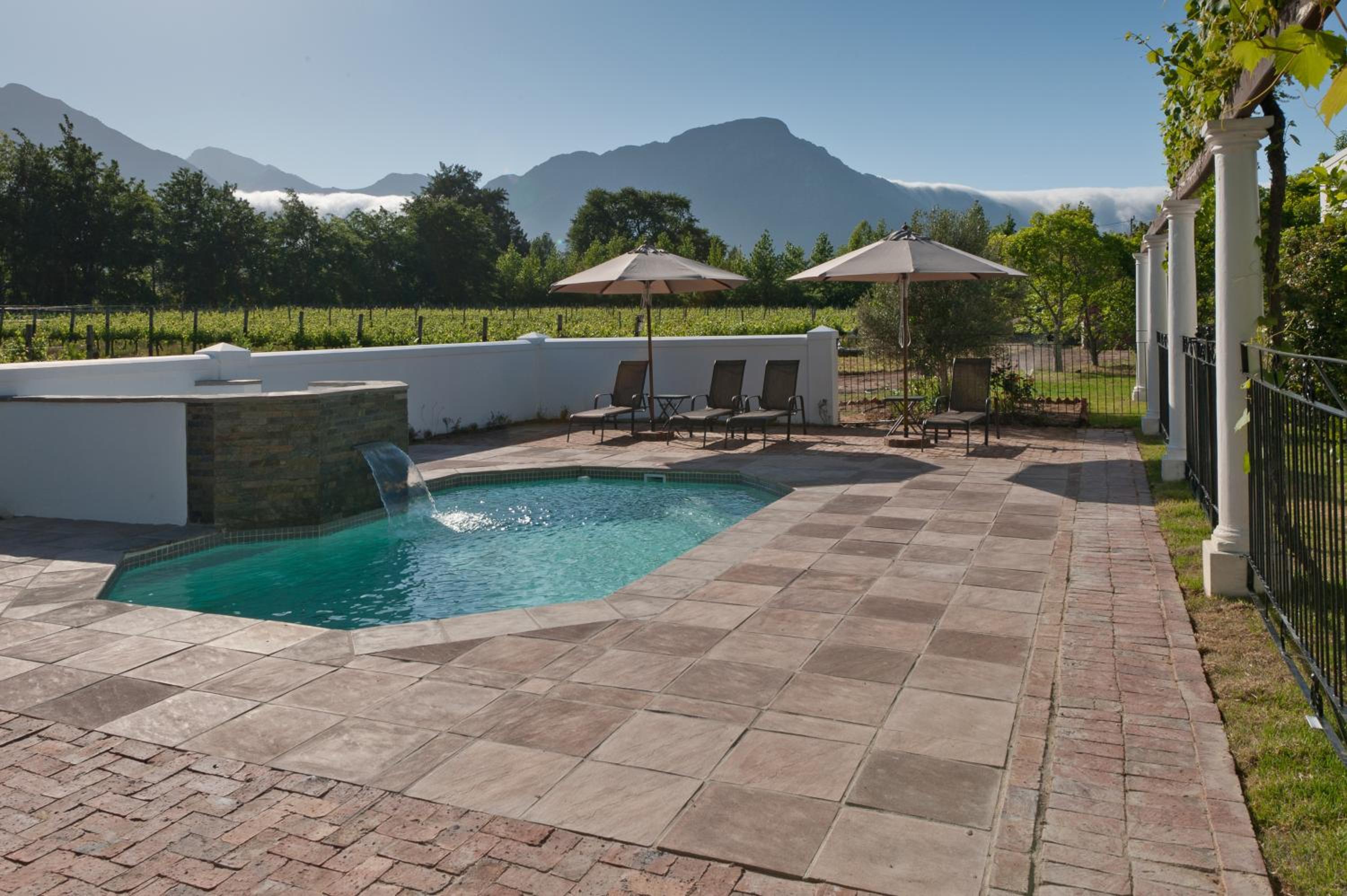 La Galiniere Guest Cottages 10/14