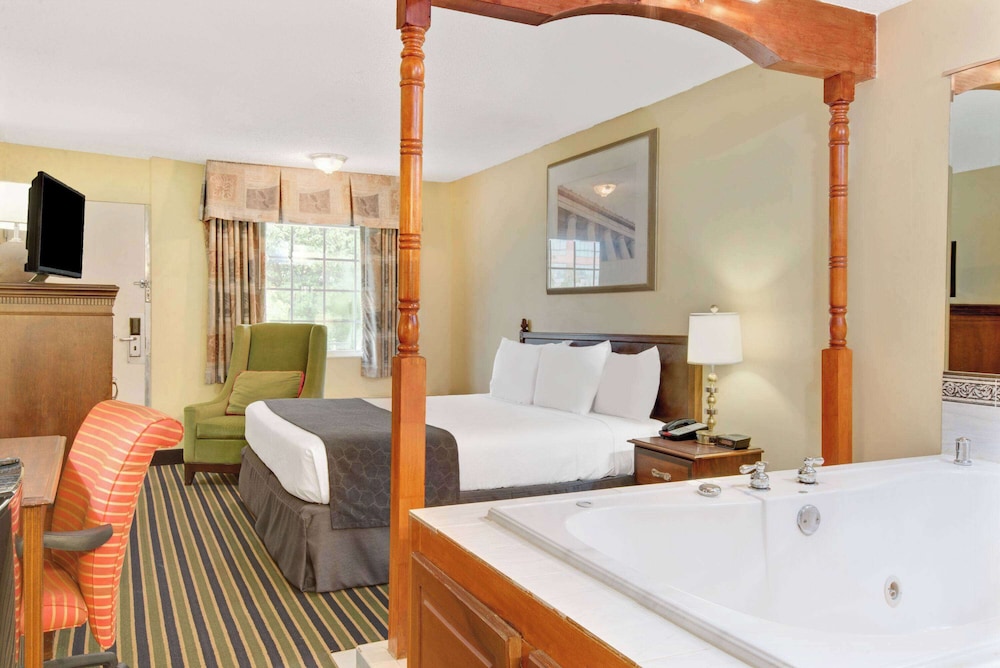Days Inn by Wyndham Towson 17/29