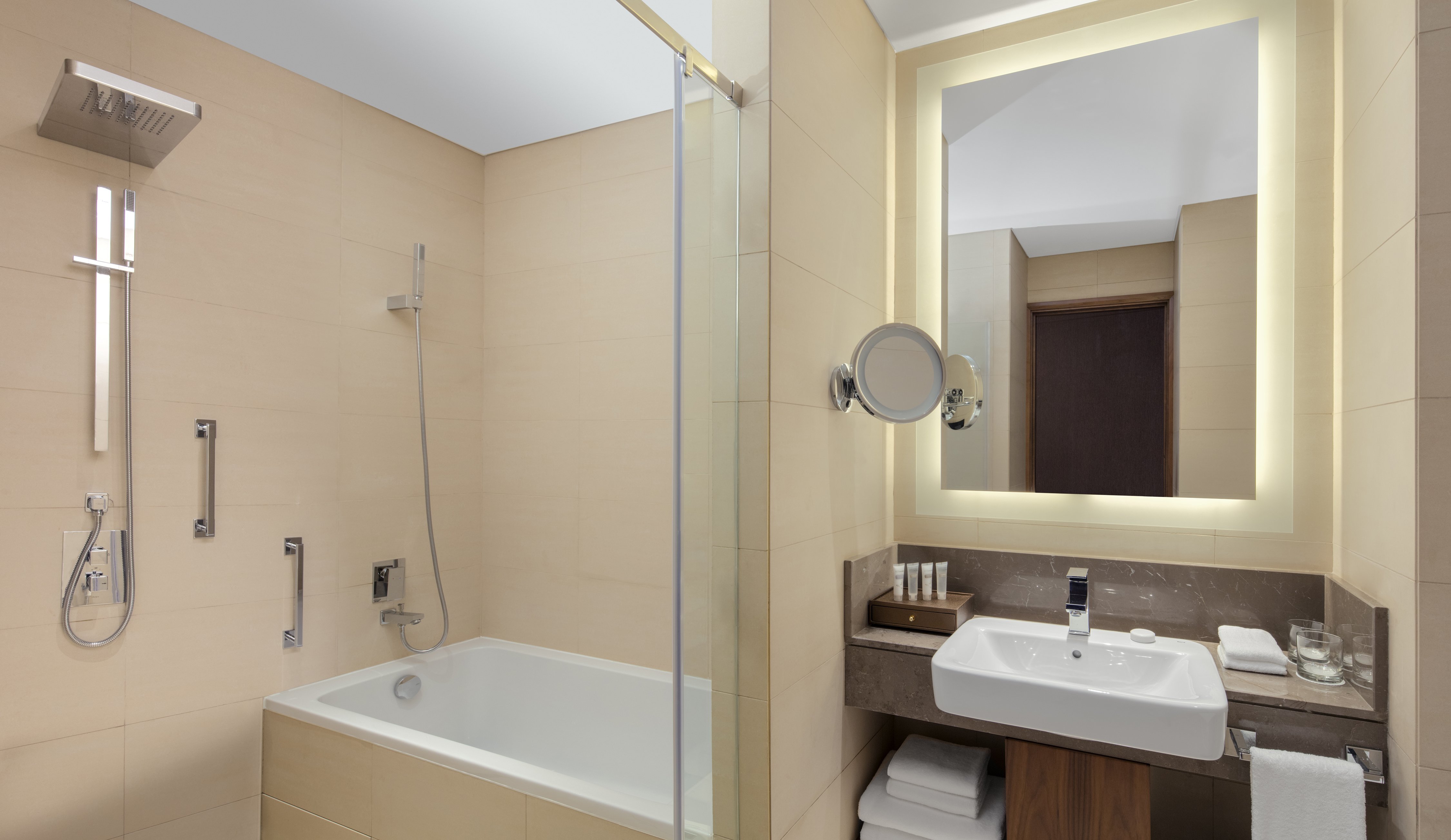 Crowne Plaza Muscat Oman Convention and Exhibition Centre (OCEC) 75/76