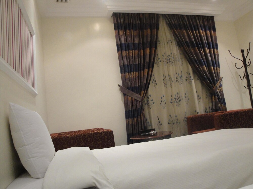 Marina Royal Hotel Suite 11/21
