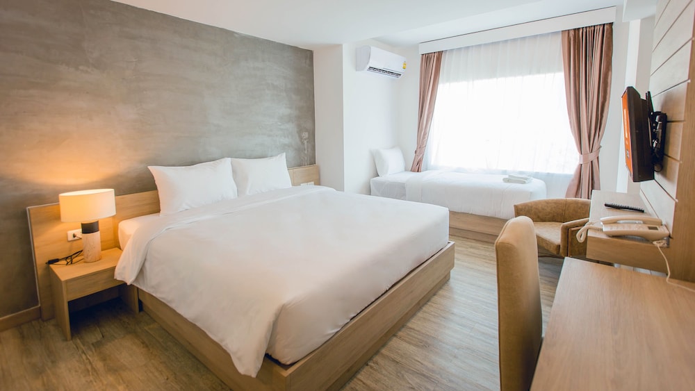 B2 Nakhonsawan Premier Hotel 7/15