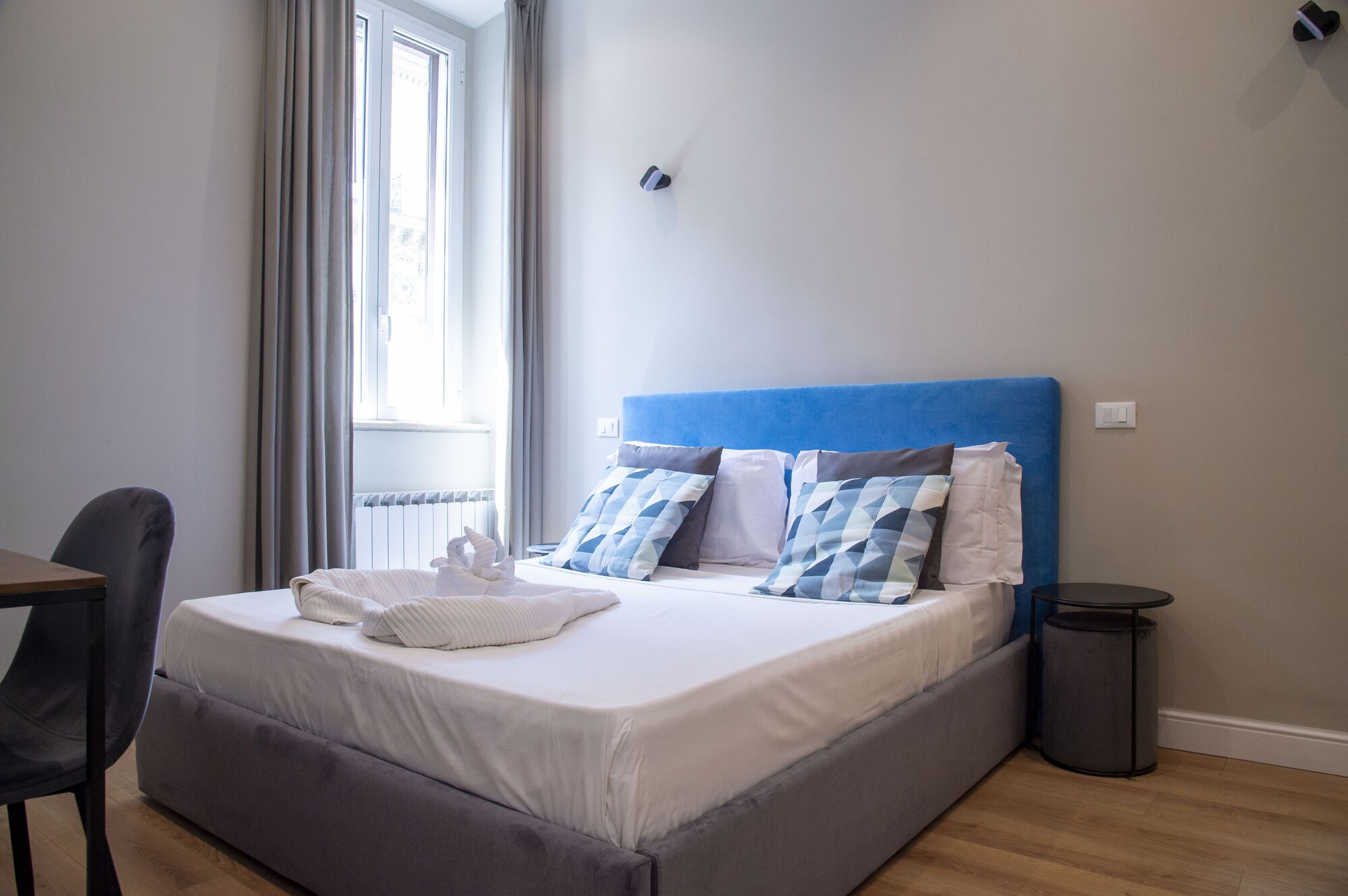 DELUXE, QUEEN BED