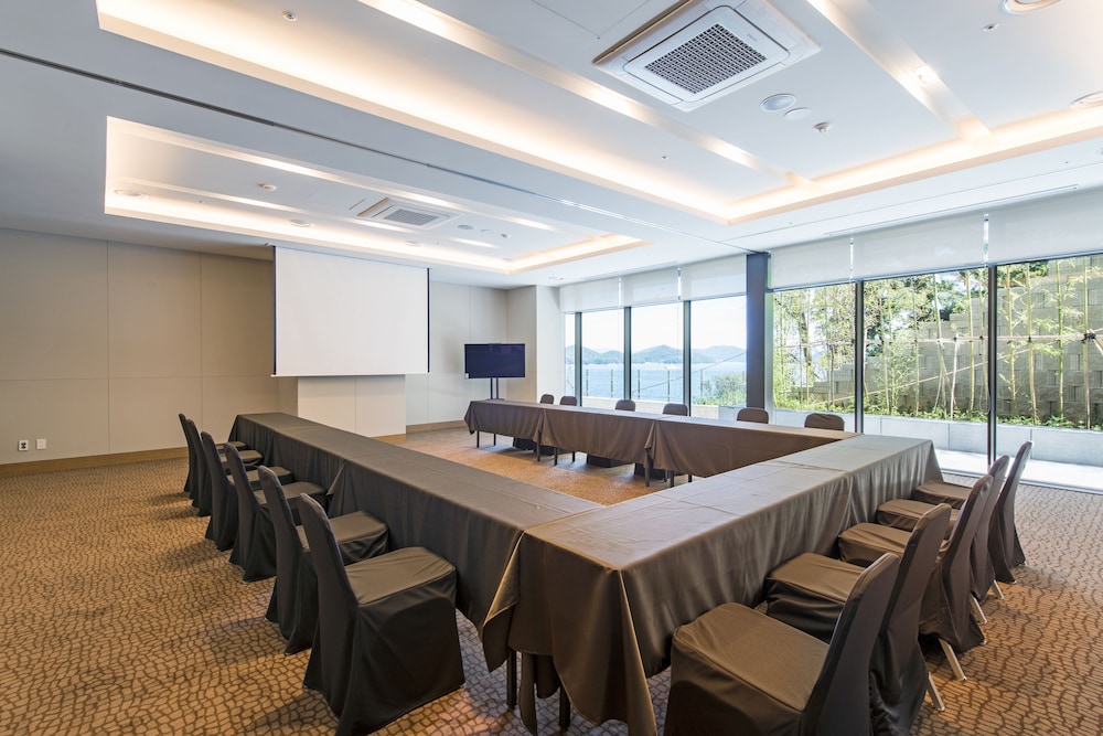 Stanford Hotel & Resort Tongyeong 47/57