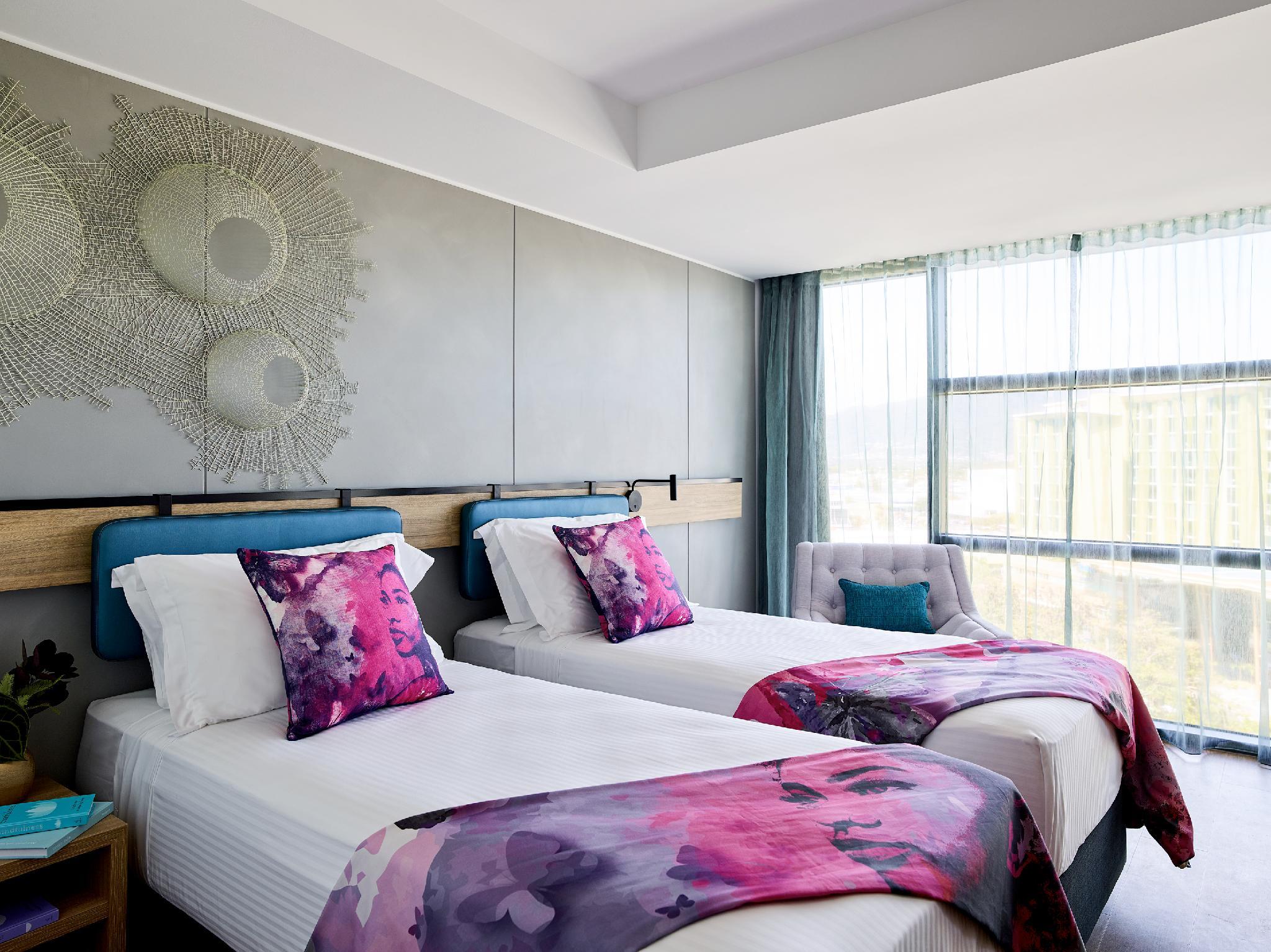 2 Bedrooms, City, Suite